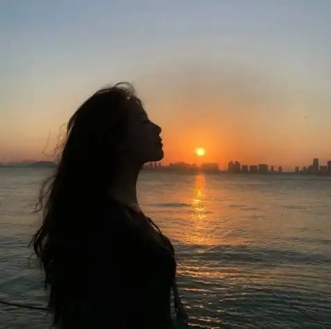 女生头像背影日落黄昏情侣 - 海绵宝宝卡通头像!