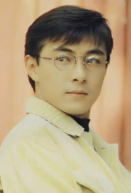 追光哥哥制片人说我们的哥哥比较乖,披哥:你直接报我身份证得了|尼坤