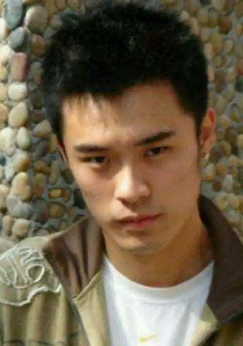 不过当看到年轻时陈赫的照片,其实见面几位演员都是浮云啦.