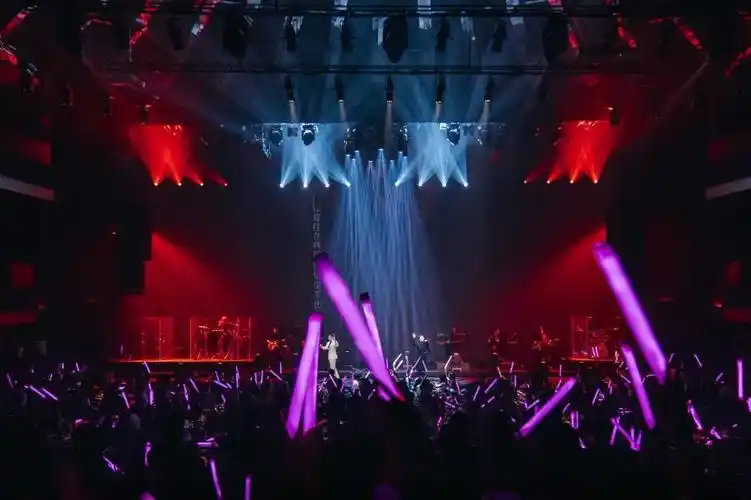 ins公园里的夜店综合体