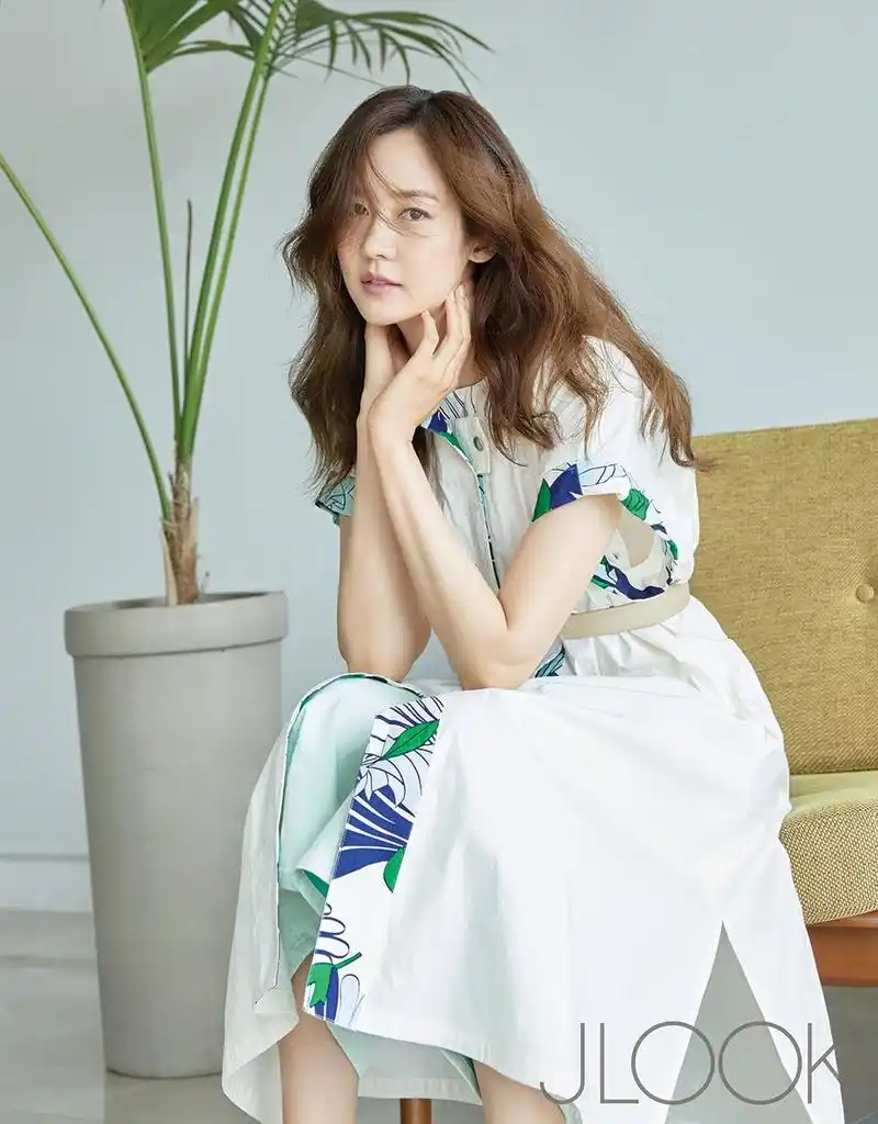 另外,还记得当年的《皇太子初恋》吗?成宥利就是该剧的女主角.