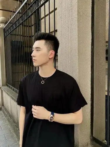 五官精致的帅气小哥,有点养眼哦