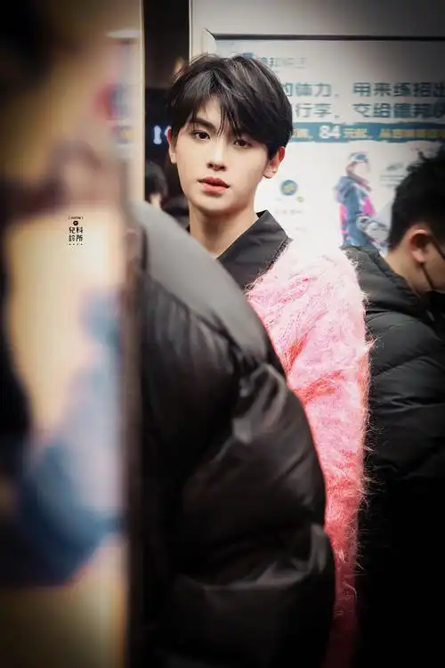 黄明昊_新浪新闻