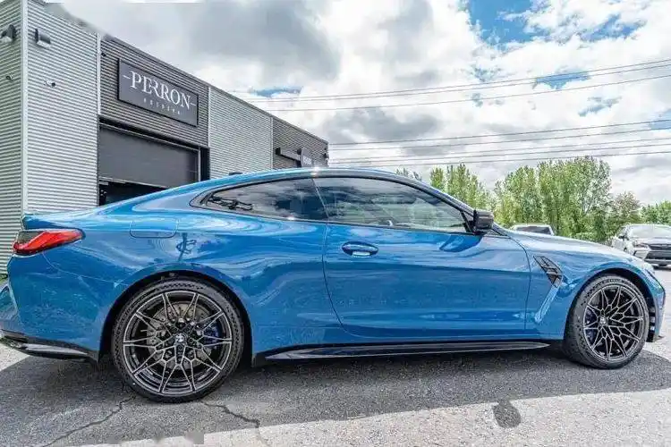 蓝紫色全新宝马m4,罕见的普通漆._搜狐汽车_搜狐网