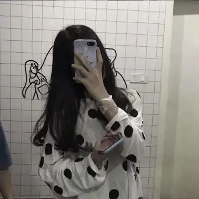 霸气超拽手机挡脸女生头像