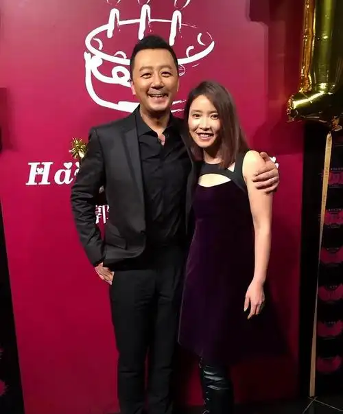 回顾演员郭涛镜头前和小十几岁娇妻秀恩爱背地里却看不起她