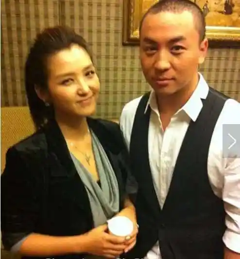 释小龙和何洁结婚照释小龙和何洁为什么分手披露两人由热恋到分道扬镳