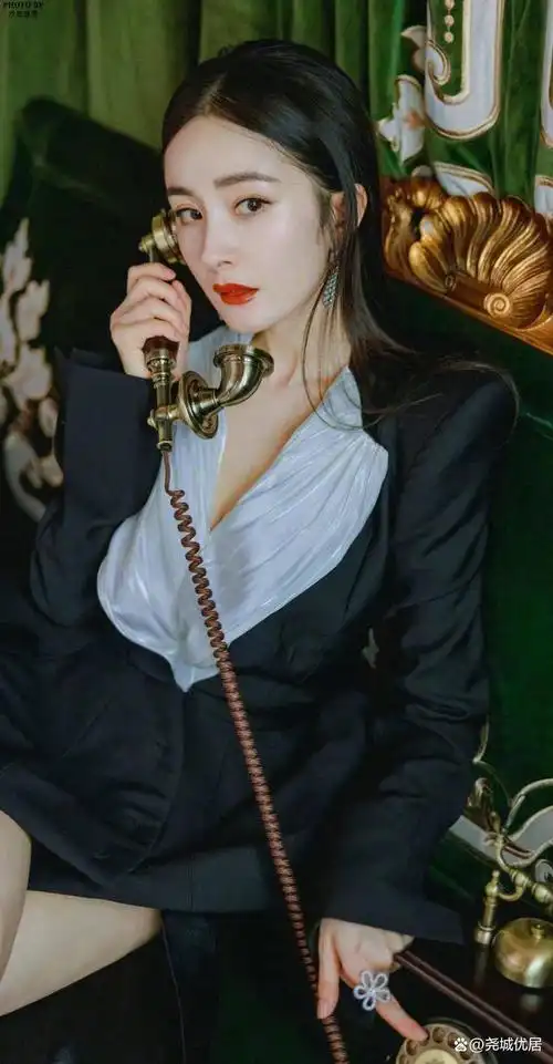 杨幂惊艳复古美照