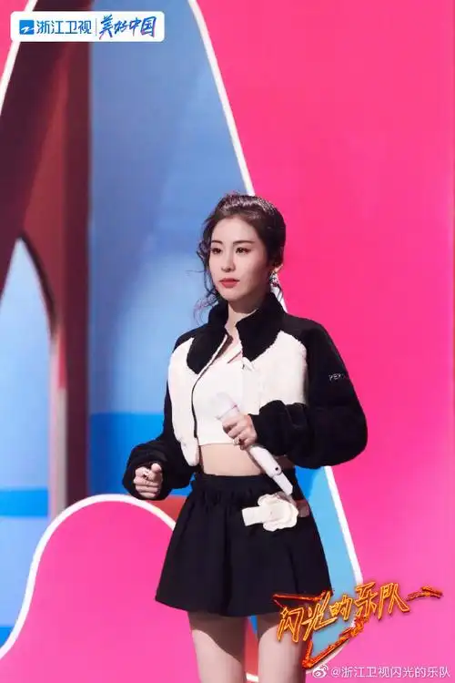 吉克隽逸一把抱住张碧晨好暖