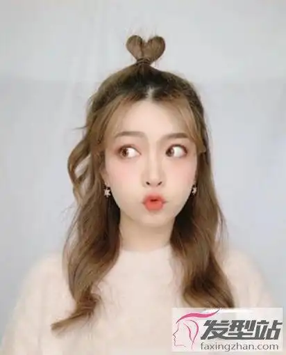 头顶爱心小啾啾怎么扎头上扎一个桃心发型教程图解