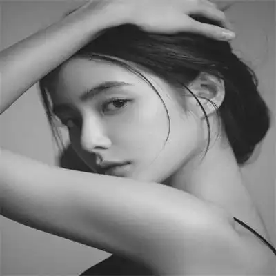 黑白女生头像高冷霸气性感性感妩媚黑色系女头图片