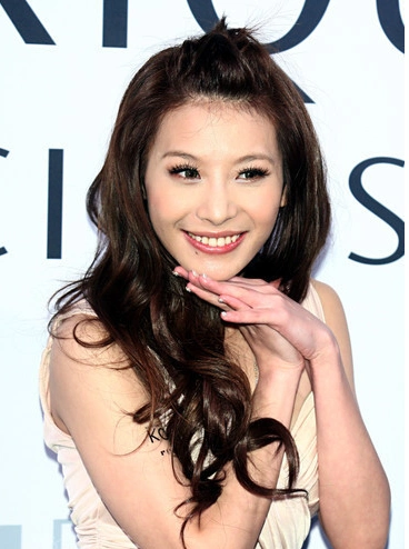 图台湾艺人艾莉丝曝夫妻调情细节靠小女人妩媚融化大男人