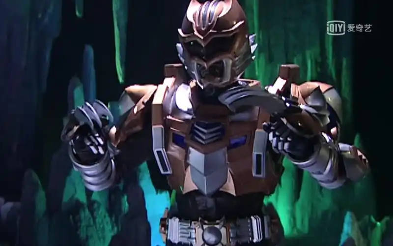 【铠甲勇士】地虎侠登场