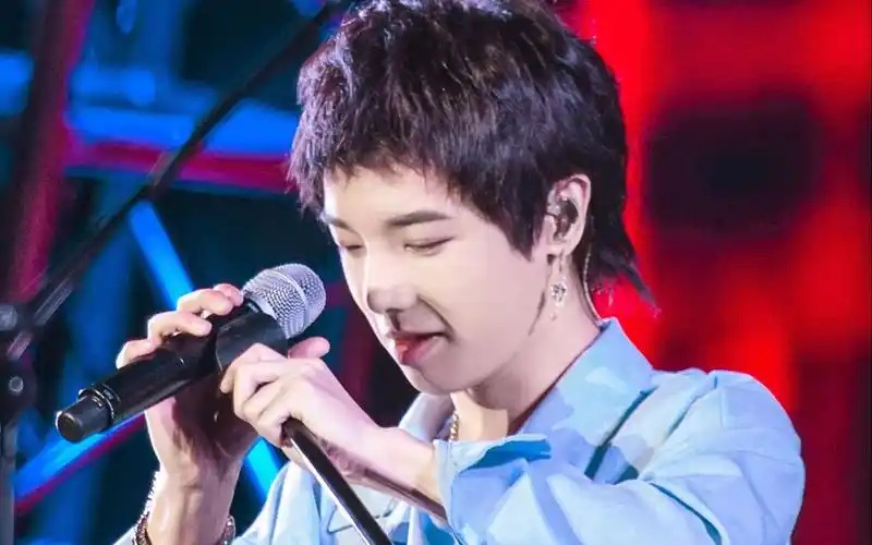 华晨宇飒飒各版新世界