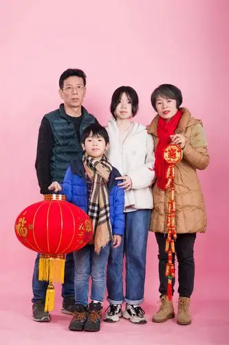 幸福值爆棚2021年全家福欢乐开拍百余个留深过年职工家庭齐参与