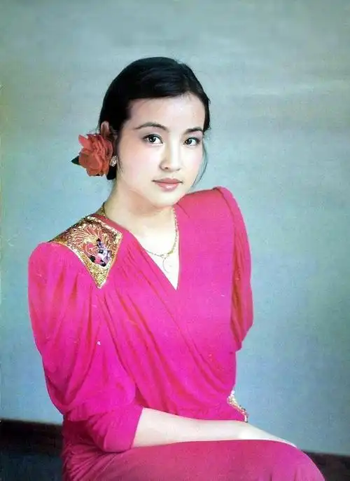 活力四射演绎着不老的人生传奇女星刘晓庆12张老照片欣赏