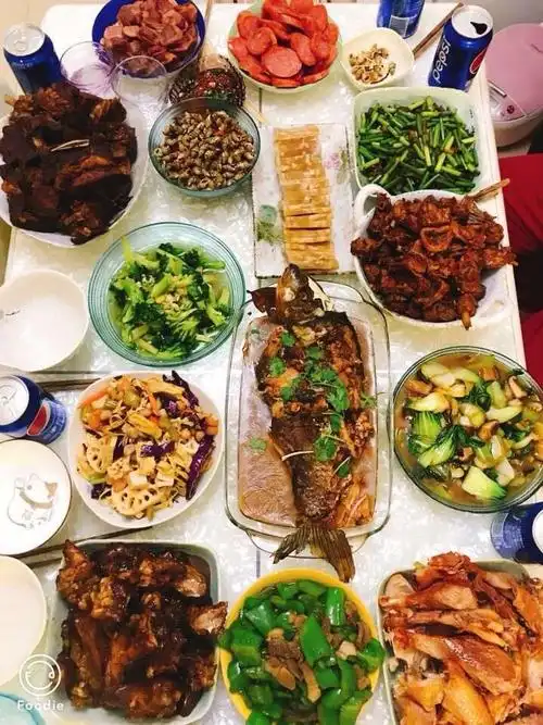 我们中心美女厨神"徐慧"为家人准备了一桌丰盛的大餐