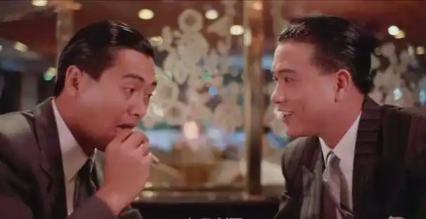 在影片《英雄好汉》里,万梓良出色地诠释了"黑老大"一角,与周润发在