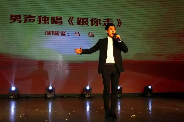 08 男声独唱《跟你走》
