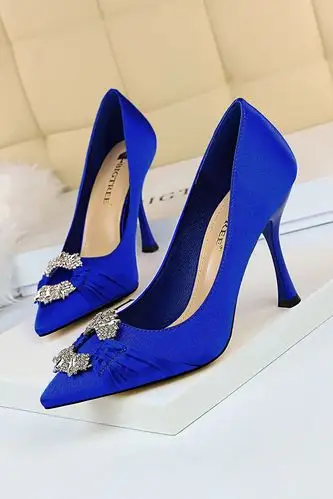 新款欧美风时尚优雅宴会女鞋高跟绸缎水钻金属扣婚鞋细跟高跟鞋职业ol