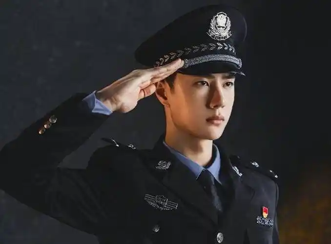 48位男明星军装照:肖战王一博龚俊帅气,鹿晗千玺陈晓沙溢意外,他才是