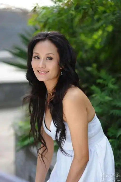 李颖杨谨华《爱上女主播》演强势母女不惧骂声