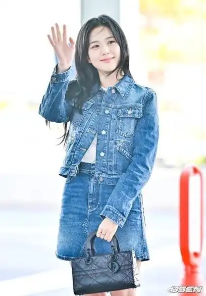 金智秀时装周机场出发路透#好久不见的jisoo#金智秀机场出发生图