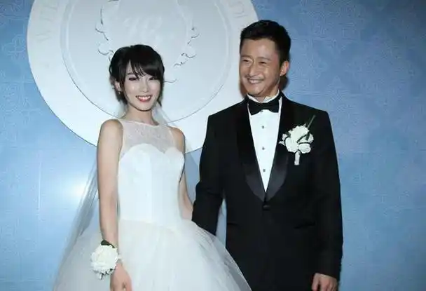 当时,谢楠印象里的吴京是个"没教养"的人,吊儿郎当,前后说话不一致