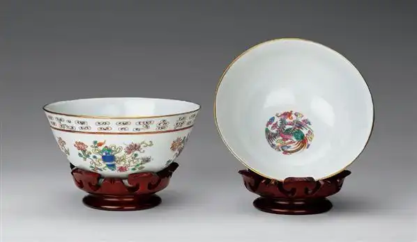 民国 粉彩八宝纹碗 (一对) -  - 中国瓷器杂项 - 2006秋季文物艺术品