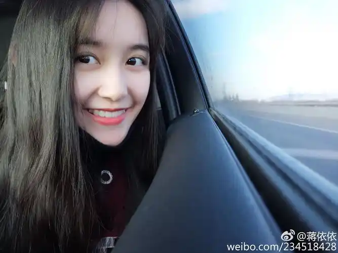 小戏骨蒋依依活泼外向,言行举止间颇有一番"女汉子"的风采