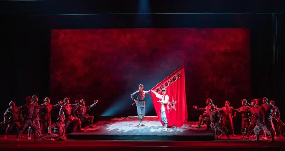 "红心永向党"展演落幕,《红军故事》压轴唱响长征精神_教育