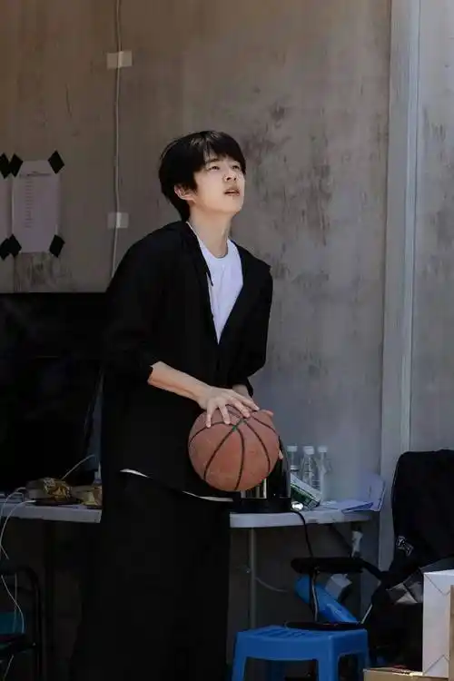 易烊千玺刘浩存热恋于正解禁刘昊然停工毛晓彤获大佬认可