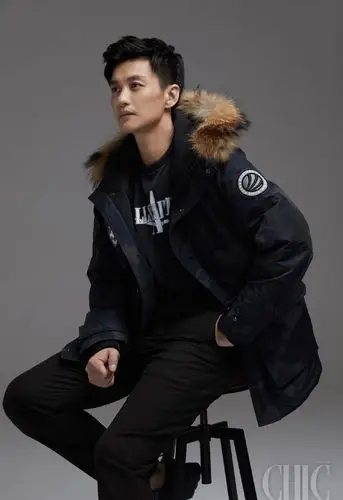 周一围黑白成熟帅气写真图片412