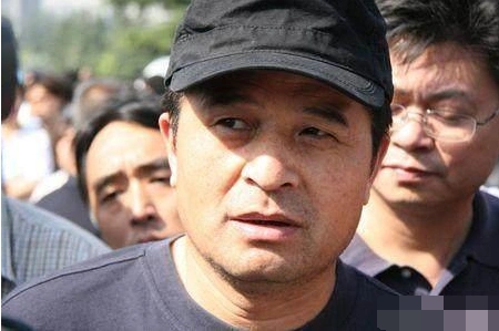 毕福剑叼着烟说出离开央视真实原因如今开了两家餐馆生活成这样