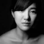 女生流泪伤感头像黑白系女生头像哭泣难过眼泪