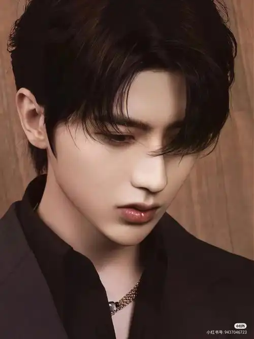 是你家主子嘛看我给你们找到的蔡徐坤美照