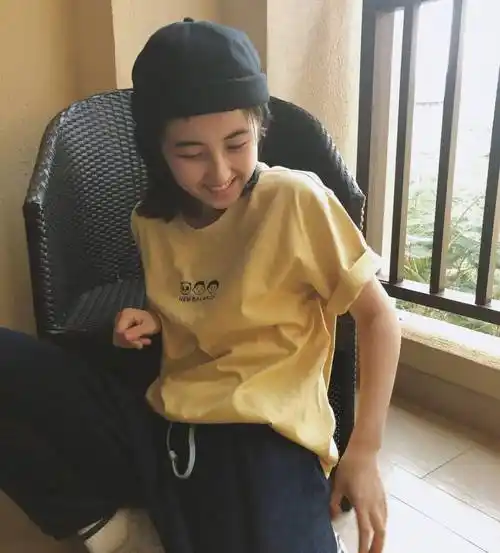 清新又元气,真的是被这么乖巧又可爱的张子枫妹妹甜到了