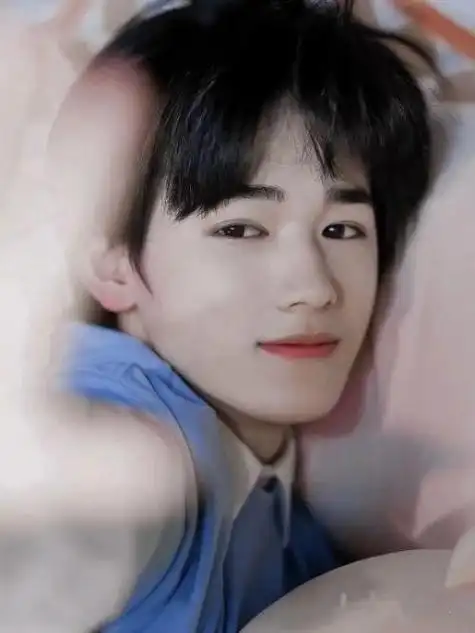 马嘉祺对我来说马嘉祺是一个非常温柔的人很懂得体贴人还把弟弟们照顾