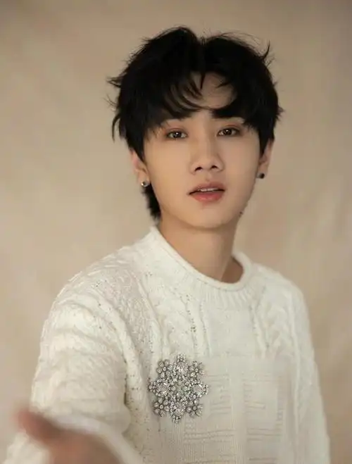 娱乐圈的捧高踩低,人情冷暖,在歌手汪苏泷身上展现得淋漓尽致