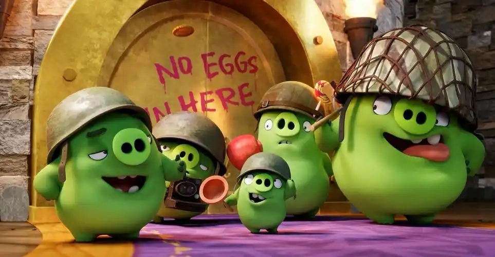 《愤怒的小鸟》儿童节海报 胖红邀小朋友看电影