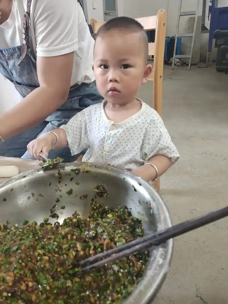 美美的饺子,小孩玩的也挺美#手工包饺子  - 抖音