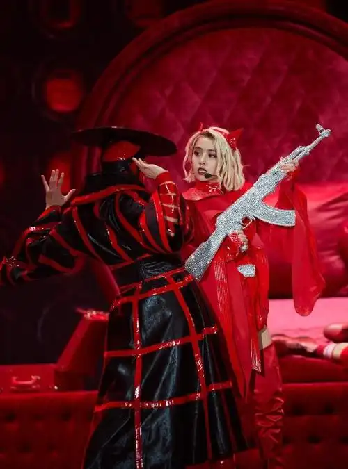 蔡依林演唱会太生猛,拥吻小s到嘴唇变形,网友:像极了拔罐现场