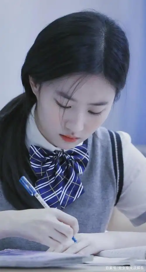 话说把刘亦菲定为内地娱乐圈的颜值天花板不过分吧!