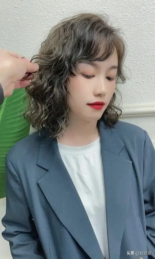 头发细软少,发型就选这3种,洋气蓬松又瘦脸