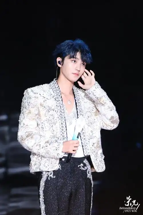 王俊凯给大家可爱可爱一下王俊凯超话#陪王俊凯奔赴每一个十年