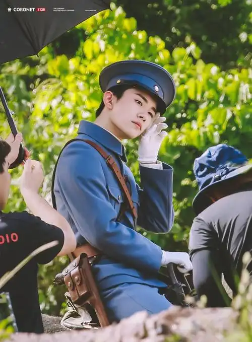 12张易烊千玺穿军装图赏满满的荷尔蒙气息第4张太欲了