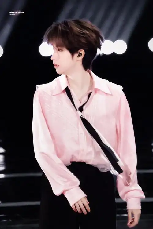 湖南卫视春晚##贺峻霖 二代唯一all绿