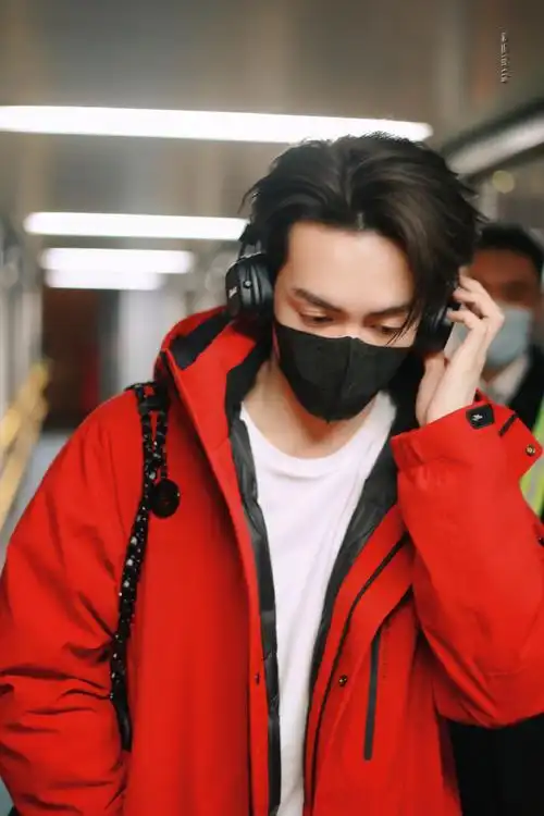 曾舜晞龙年央视春晚联排##曾舜晞说年终总结要有作品