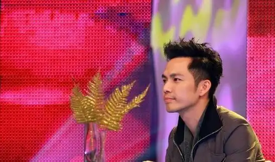 在电视剧《最美的时光》中,钟汉良搭档张钧甯拍摄一场因两人打闹