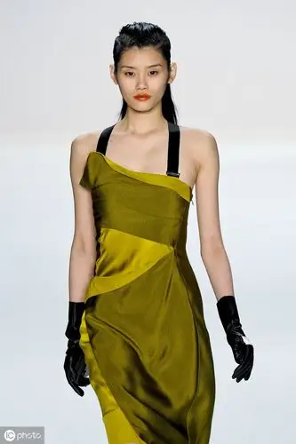 模特奚梦瑶,舞台造型很有范